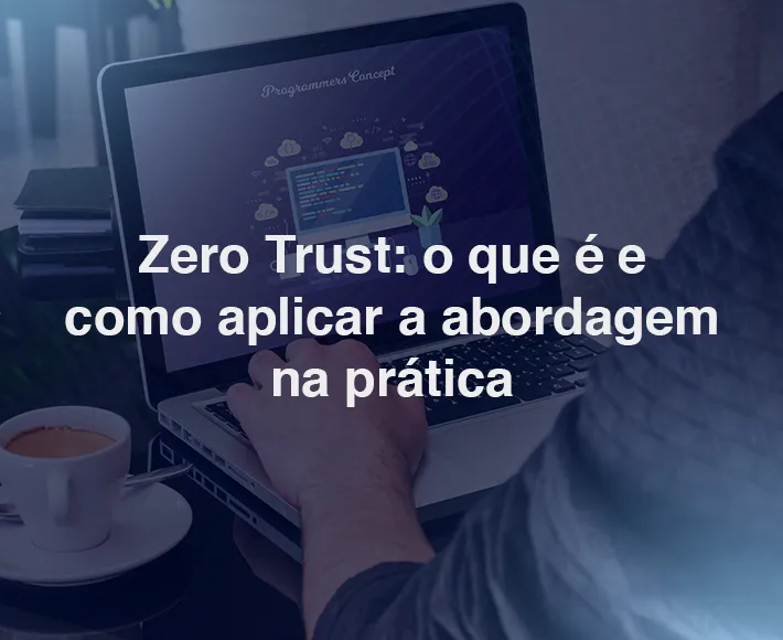 Profissional utilizando notebook com tela sobre Zero Trust, representando aplicação prática do modelo de segurança.